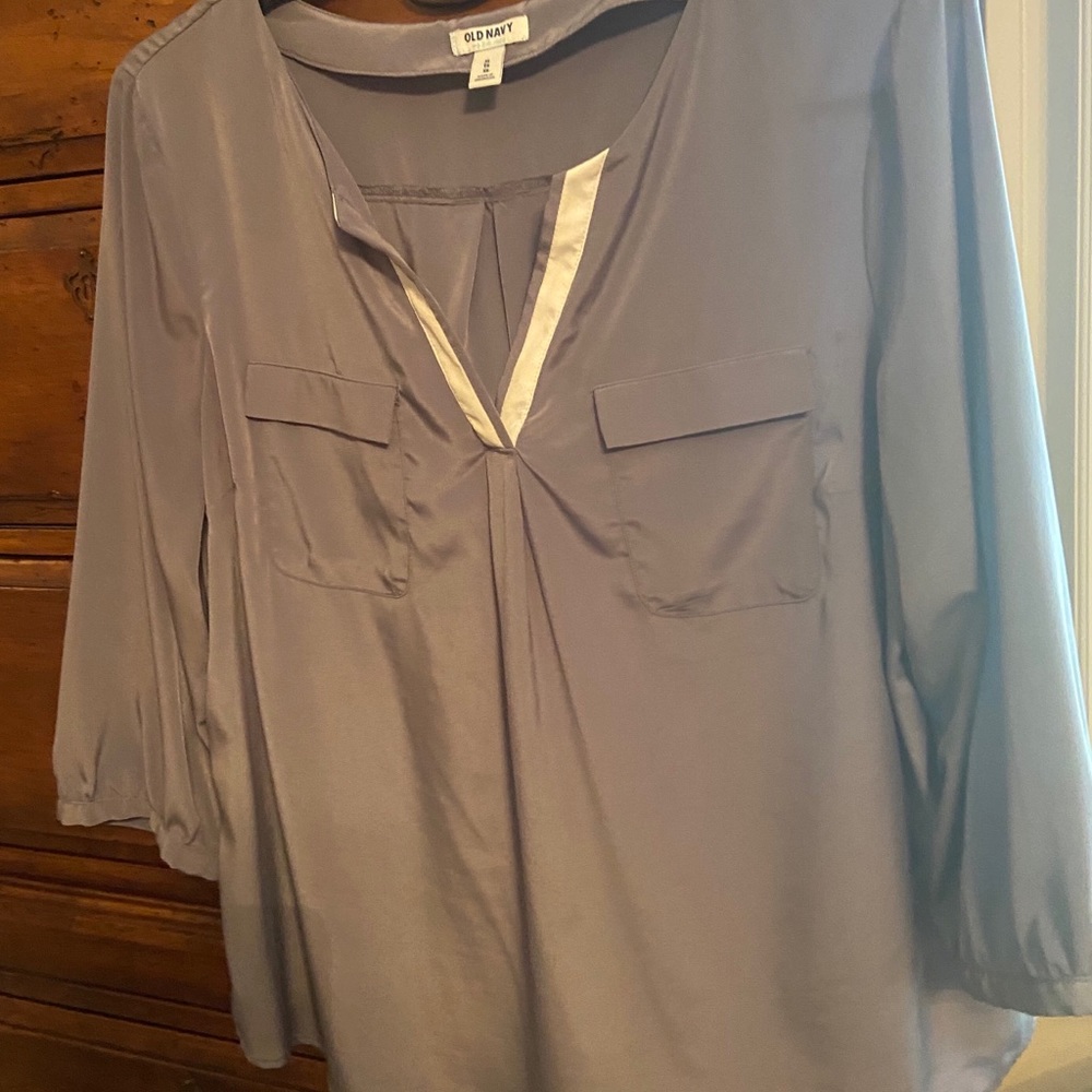 Old Navy gray top with pockets